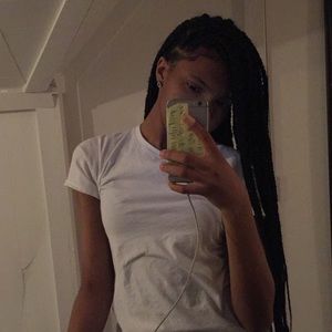 Meet your Posher, Alexis